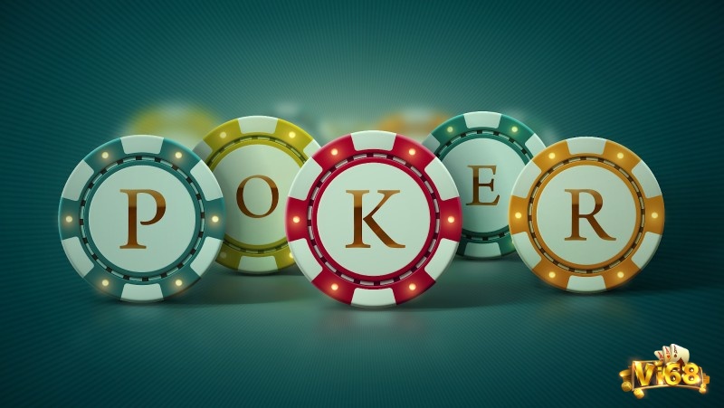 Cược mù là một trong những dạng cược trong Poker cơ bản nhất và bắt buộc đối với hai người chơi ngồi bên trái dealer