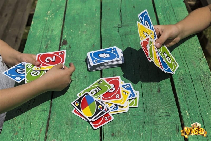 Luật Combo cộng dồn lá +2, +4, còn luật Đúp cho phép đánh hai lá giống nhau cùng lúc để rút ngắn bài