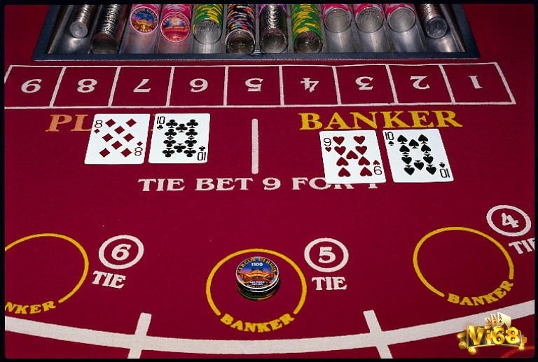 Nhà cái và người chơi được chia 2 lá bài để bắt đầu chơi baccarat