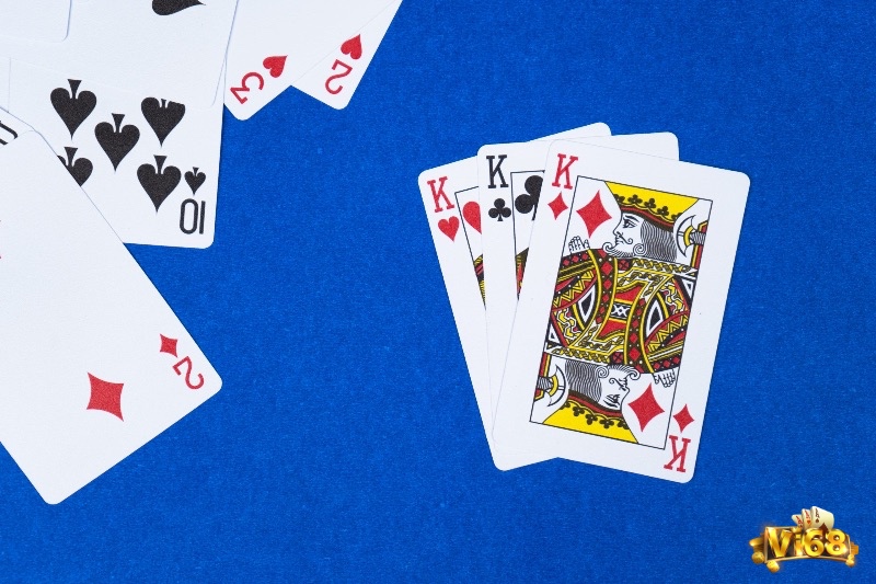 Bộ “Trail” trong thuật ngữ bài Teen Patti – ba lá bài cùng giá trị, là kết hợp mạnh nhất trong Teen Patti và gần như đảm bảo chiến thắng.
